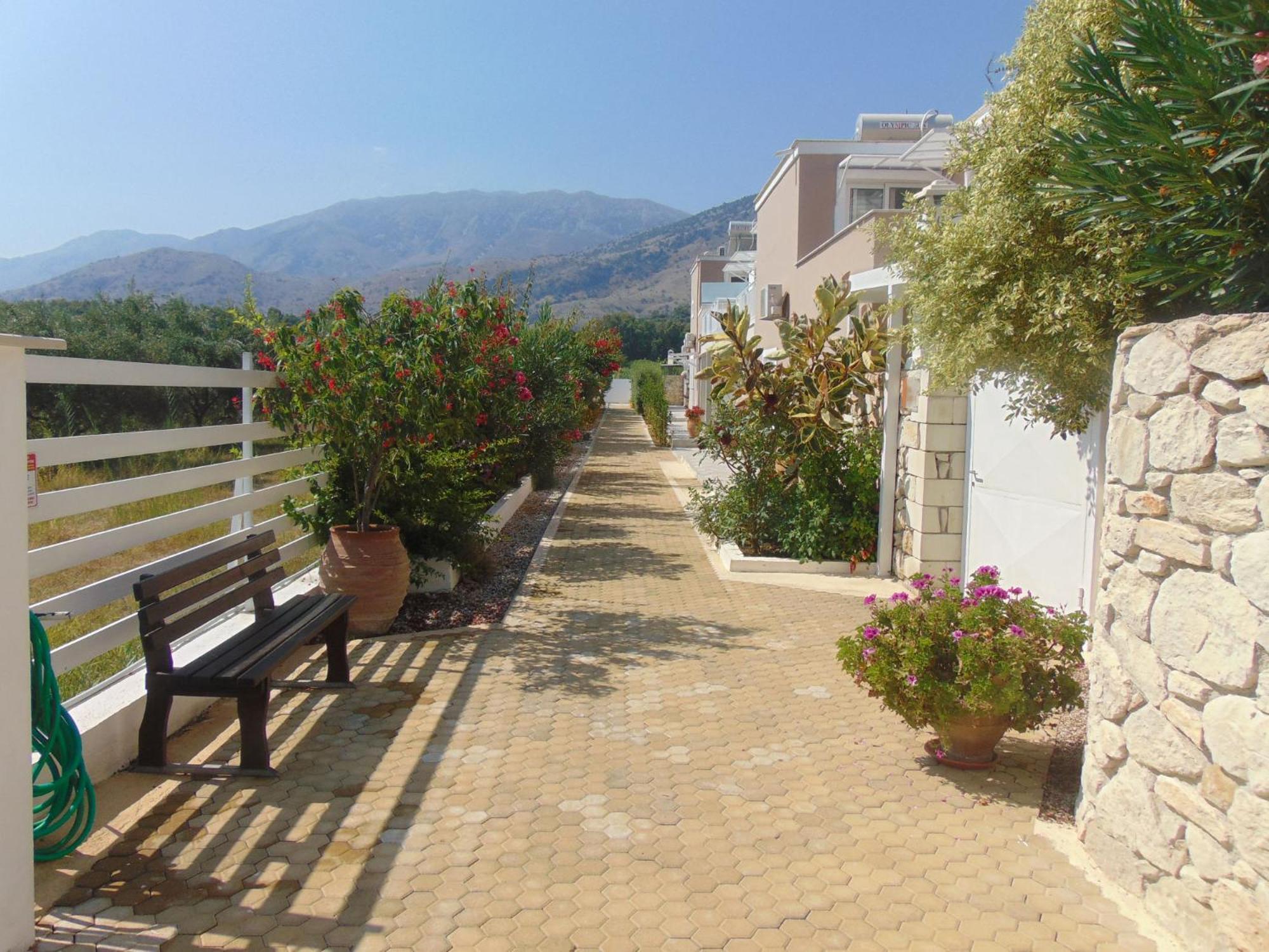 Villa Campos- Less Than 5-Min Walk To Kalivaki Beach ゲオルギオポリス エクステリア 写真
