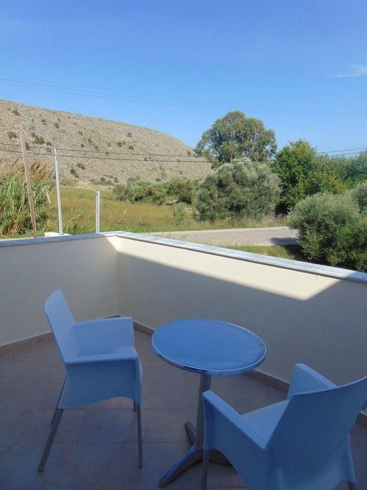 Villa Campos- Less Than 5-Min Walk To Kalivaki Beach ゲオルギオポリス エクステリア 写真