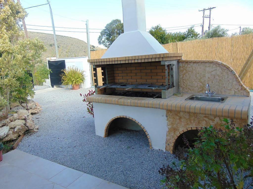 Villa Campos- Less Than 5-Min Walk To Kalivaki Beach ゲオルギオポリス エクステリア 写真