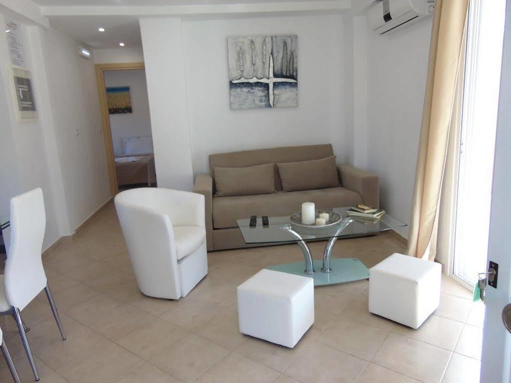 Villa Campos- Less Than 5-Min Walk To Kalivaki Beach ゲオルギオポリス エクステリア 写真
